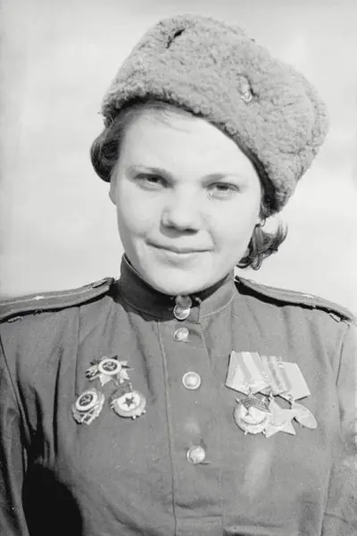 Nina Lobkovskaya Soviet female sniper portrait decorated uniform World War II USSR women snipers